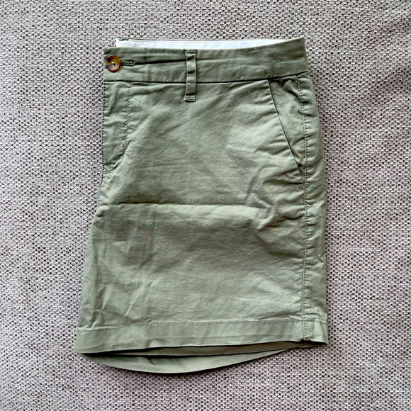 Old Navy Olive Green Shorts 4” Size 6 - Picture 4 of 6